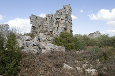 Dead cities from Hama april 2009 8771.jpg