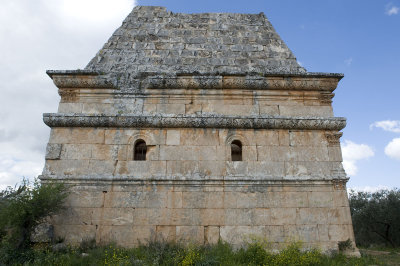 Dead cities from Hama april 2009 8774.jpg