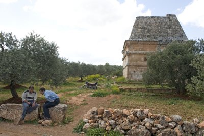 Dead cities from Hama april 2009 8795.jpg