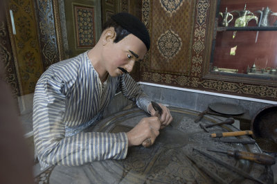 Damascus coppersmith at work 5081.jpg