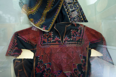 Damascus textiles display 5086.jpg