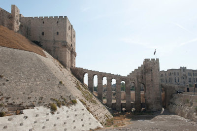 Aleppo Citadel september 2010 9922.jpg