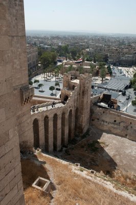 Aleppo Citadel september 2010 9963.jpg