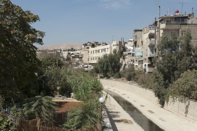 Damascus view northwest across the Barada River 1544.jpg