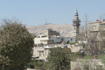 Damascus al-Aqsab Mosque minaret across Barada River 1548.jpg
