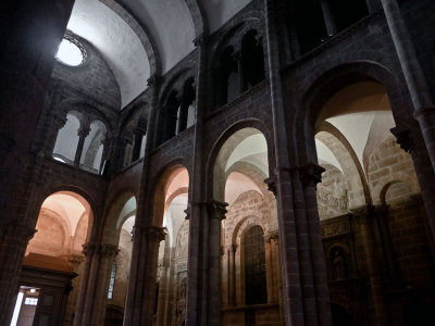 Nave lateral y Triforios