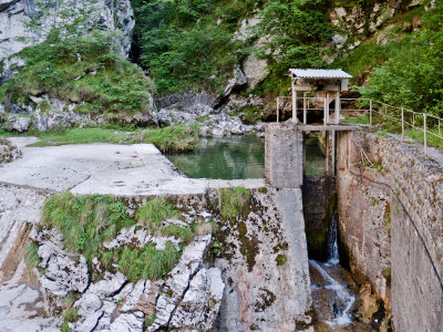 Central del Restao en el ro Dobra