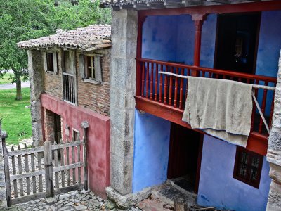 Fachada tradicional de casa rural