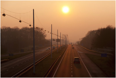 Zonsondergang boven de A2