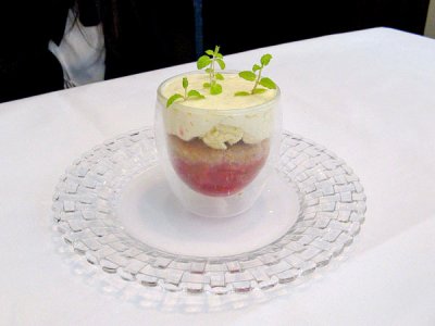 Strawberry and rhubarb trifle