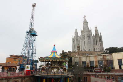 Amusement park and Temple de Sagrat Cor