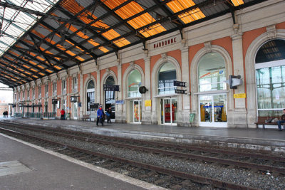 Narbonne train platform