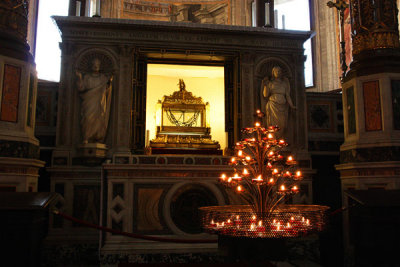 Inside Basilica di San Pietro in Vincoli