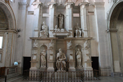 Inside Basilica di San Pietro in Vincoli