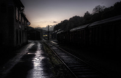 Train 1900 by night