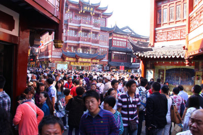 Old Town Shanghai Packed with National Week Visitors