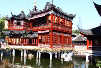 Old Town Shanghai Packed with National Week Visitors
