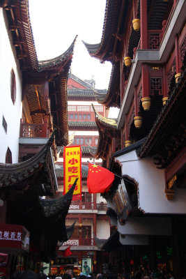 Old Town Shanghai Packed with National Week Visitors