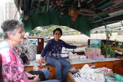 Aberdeen - A village of boat people that spend their whole lives in that style