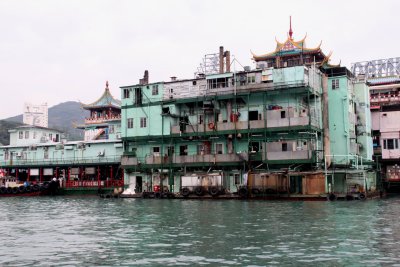 Jumbo - floating seafood restaurant from the front - maybe we'll just get a hamburger