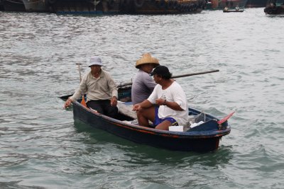 Aberdeen - A village of boat people that spend their whole lives in that style