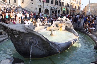 Fontana della Baraccia (Fountain of the Old Boat) in Piazza di Spagna