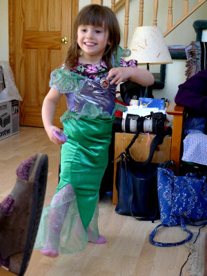 Lorelei dresses as Ariel.
