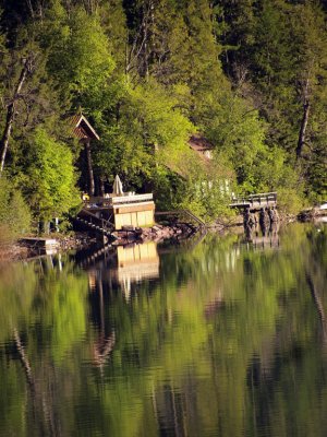 Yes, there ARE private cottages on the lake, but not many.