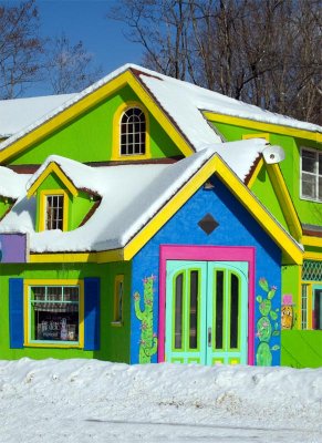 .....restaurant is colorful as ever!