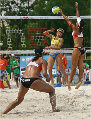 Smash and defense-Beach volley