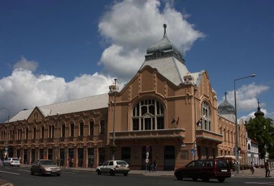 building in Gdllő