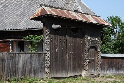 Door in Transsylvania3.jpg