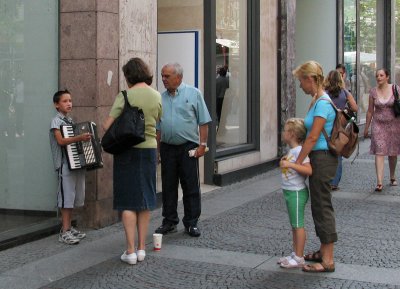 the same young artist with accordeon