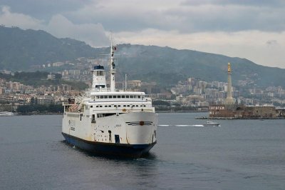 ferryboot leaving Messina
