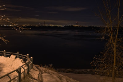 Vue sur le fleuve  une nuit d'hiver
