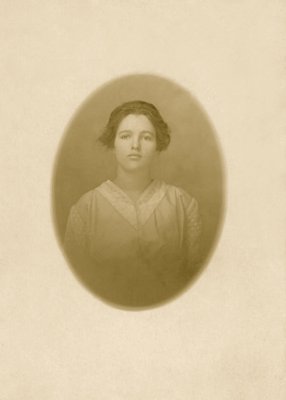 A young Mary Etta Dehart