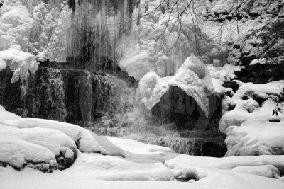 frozen falls-3941 copy.jpg