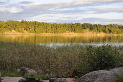 Ilta-auringon valaisema maisema