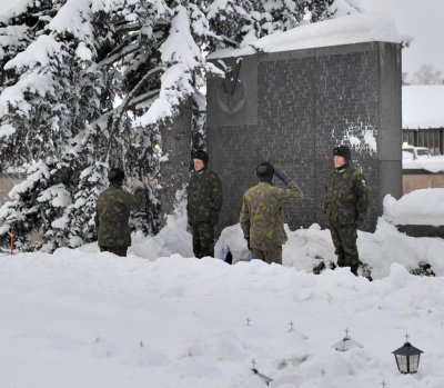 Vaihtomiehet tervehtivt risti