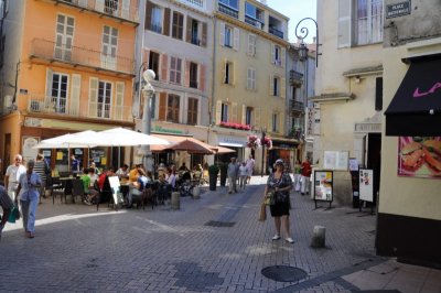 Antibes Square