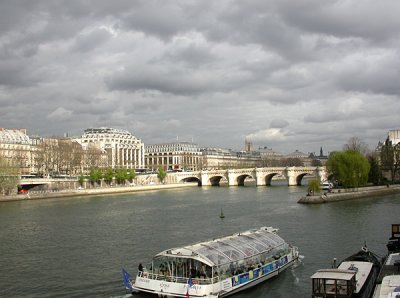 Bateau-Mouche sur la Seine
