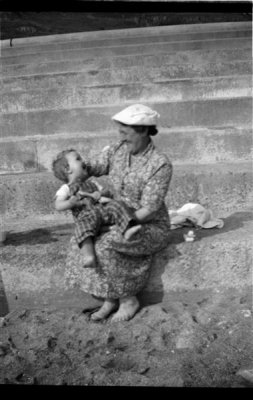 Family hol Scarborough Lorna baby 05 negMscan (Medium).jpg