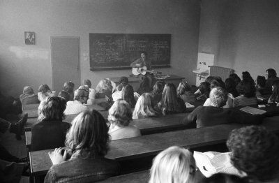 Richard March performs at the filozofski