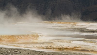 Mammoth Hot Springs Terraces 02