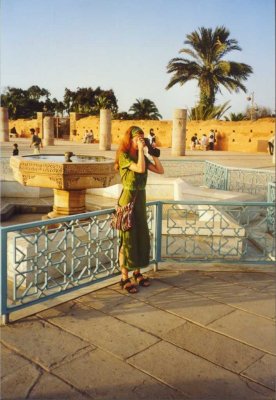 164 - Rabat - Michaela beim Fotografieren.jpg