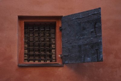 Window with bars - Restaurang Domtrappkllaren - Uppsala