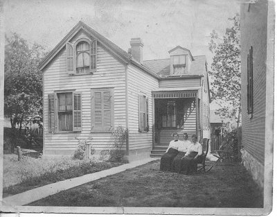 19 The Girls at Home on Compton ca1900.jpg