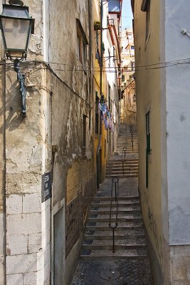 Alleys in Lisbon 4