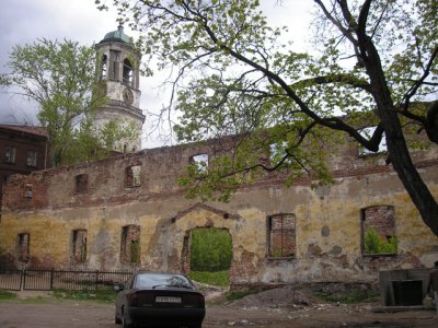 Domkyrkan med klocktornet