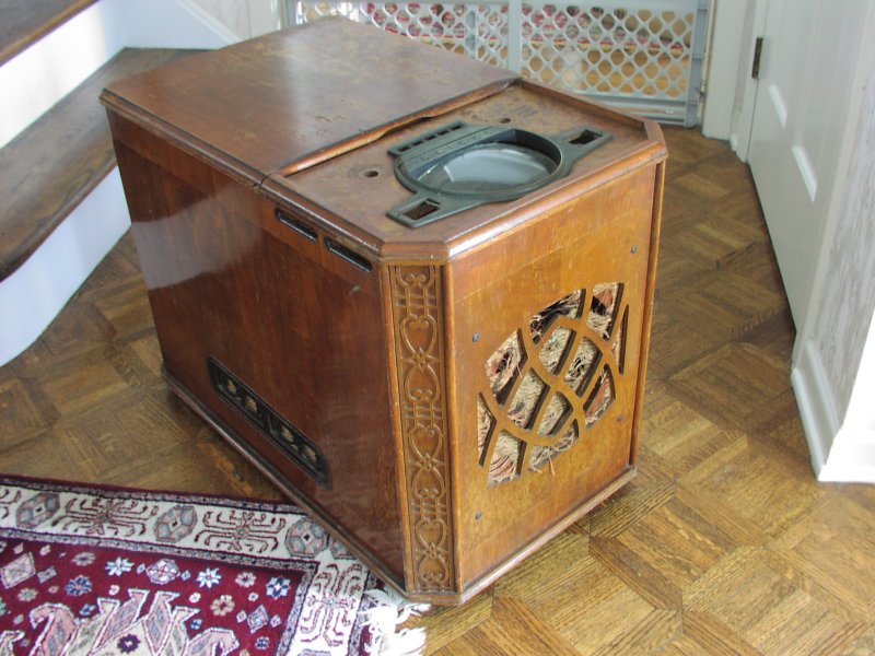 Zenith 6-S-580 from 1942.jpg